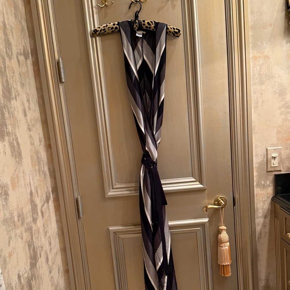 Alice + Olivia Black and Gray Chevron Patterned wrap dress